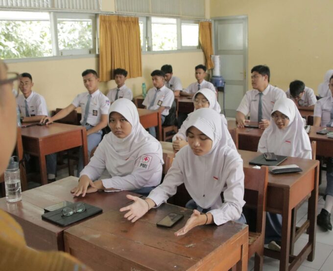Membangun Keterampilan Soft: Kompetisi Debat dan Public Speaking untuk Siswa