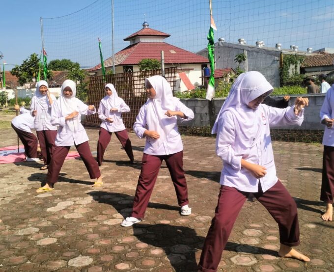 Asah Bakat dan Disiplin Diri, di Ekstrakurikuler Pencak Silat