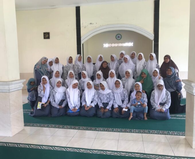 "Membentuk Generasi Perempuan yang Cerdas dan Berkarakter Lewat Keputrian"